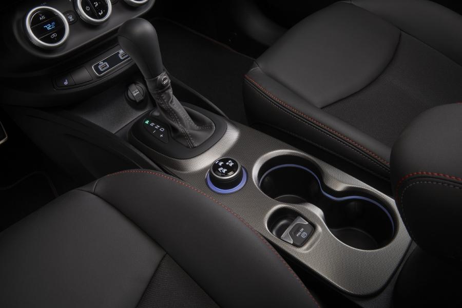 Детали интерьера Fiat 500X Sport (334) 2020 года  (NA) (фото 5 из 18)